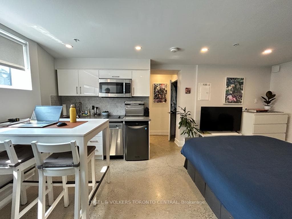 1557 Bloor Street Unit 6 photo 10