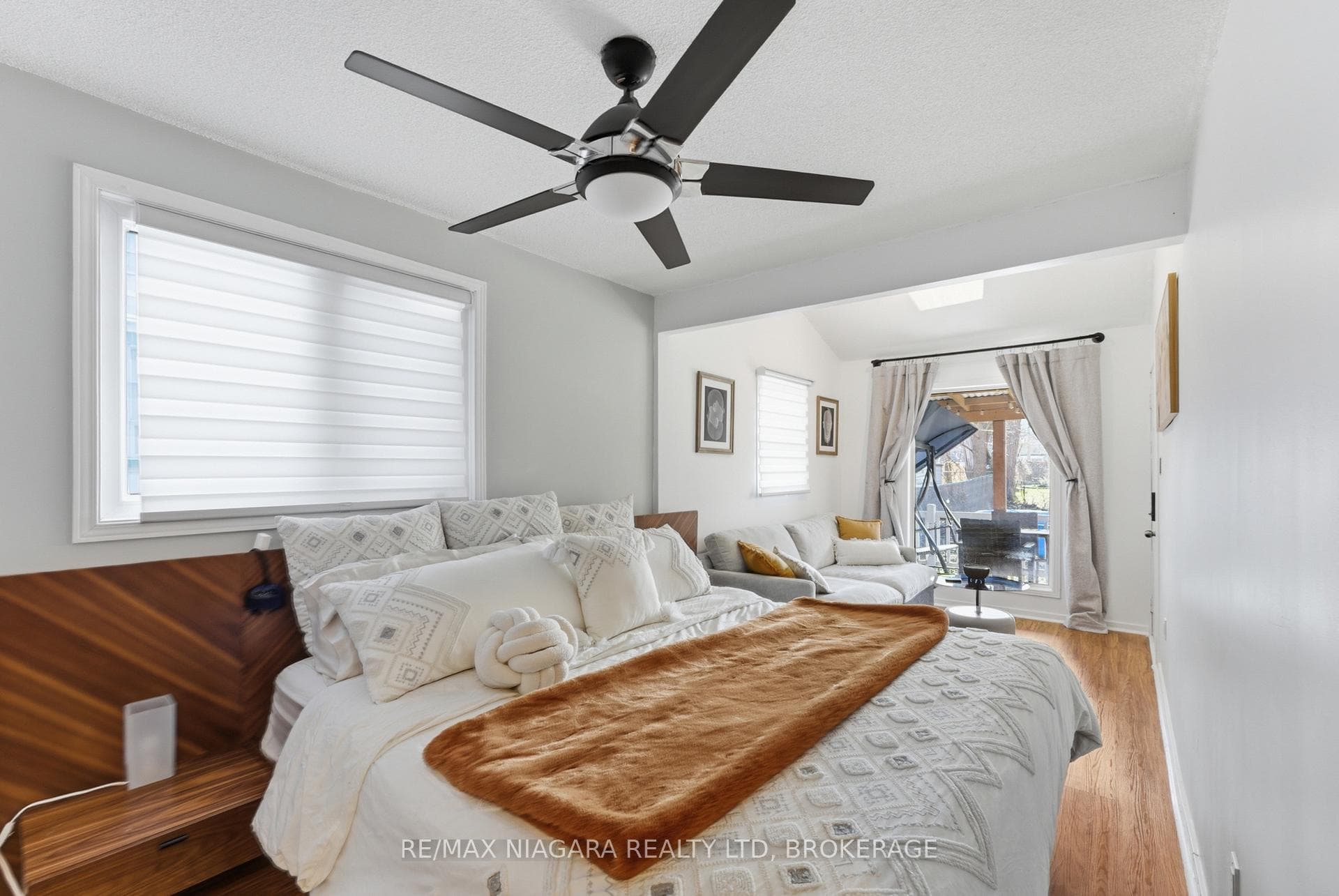 412 Welland Avenue photo 11