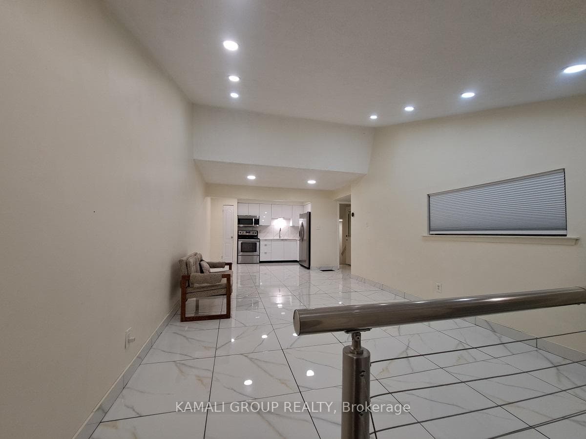 262 John Garland Boulevard photo 6