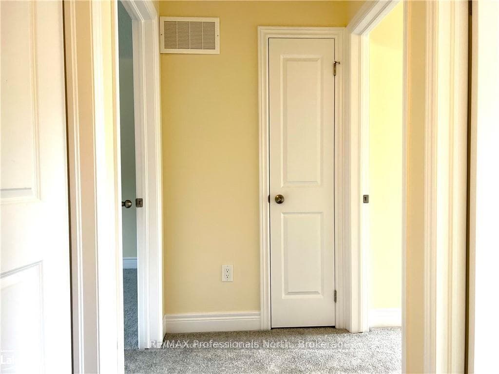 16 NICOLE PARK Place photo 11
