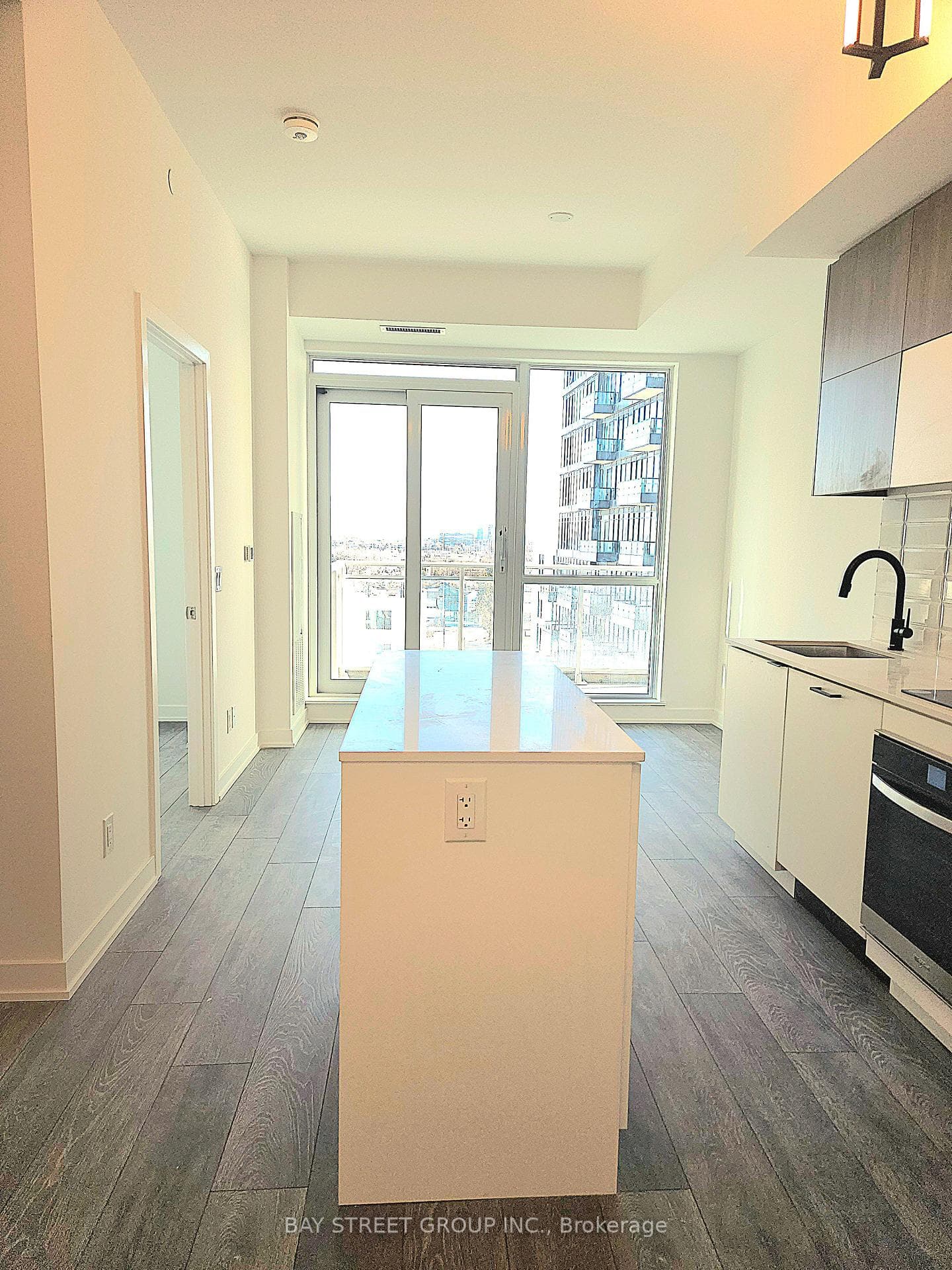 8888 Yonge Street Unit 604 photo 6