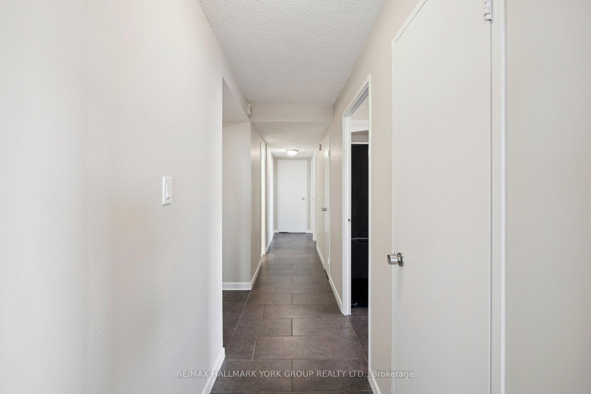 50 Inverlochy Boulevard Unit 810 photo 14