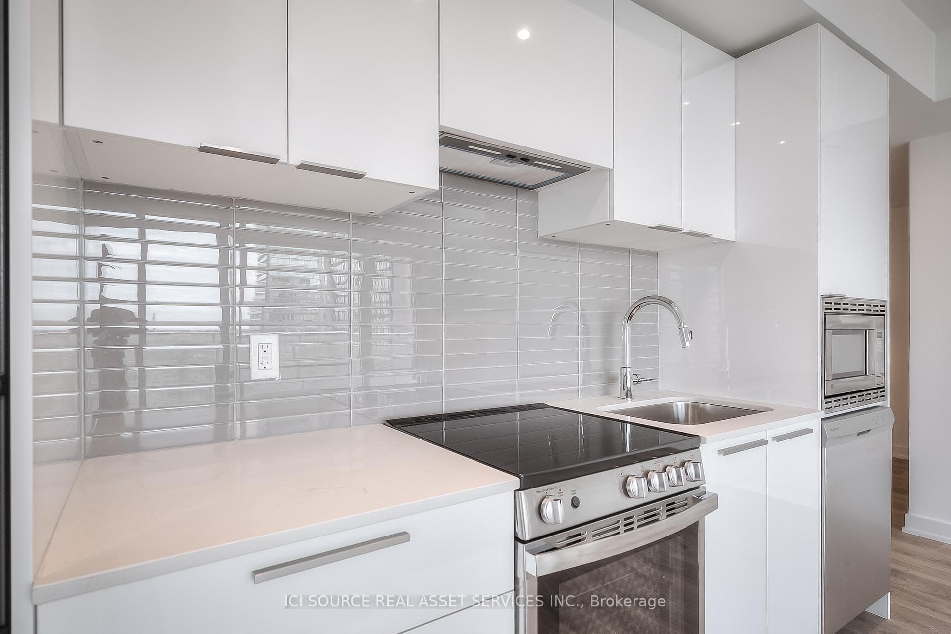 501 Yonge Street Unit 1902 photo 12
