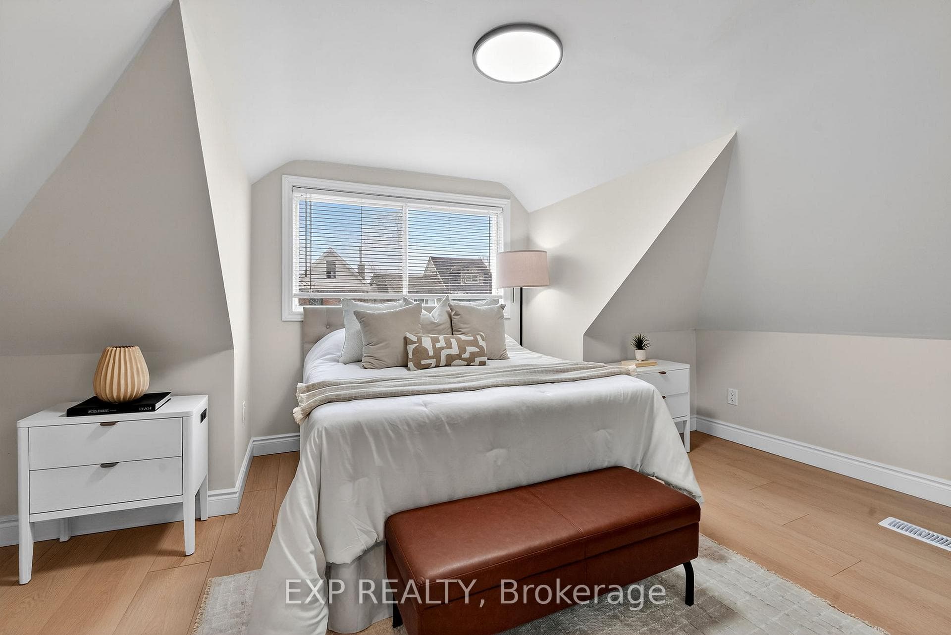 201 Grosvenor Avenue photo 36