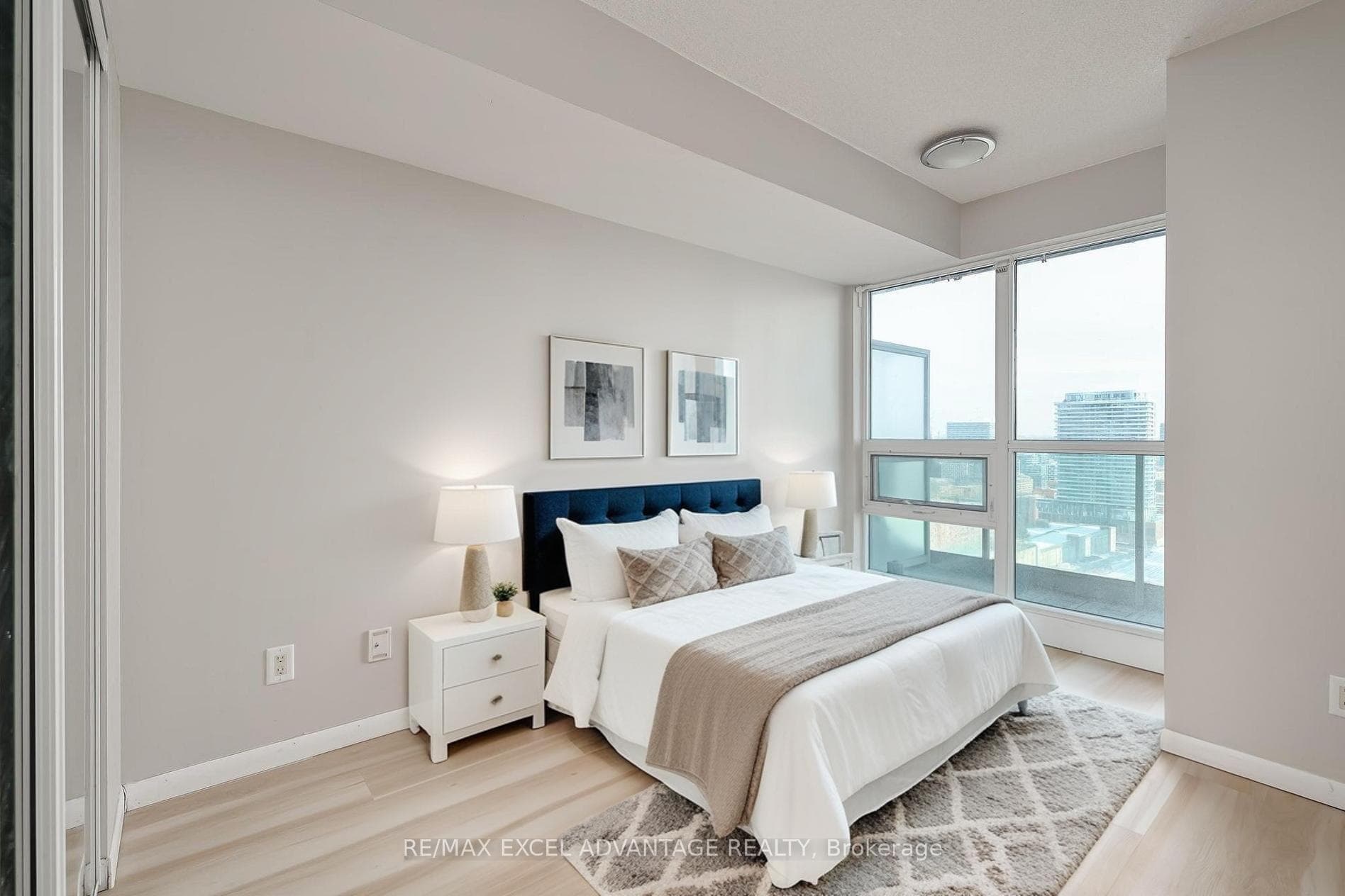 18 Yonge Street Unit 2808 photo 2