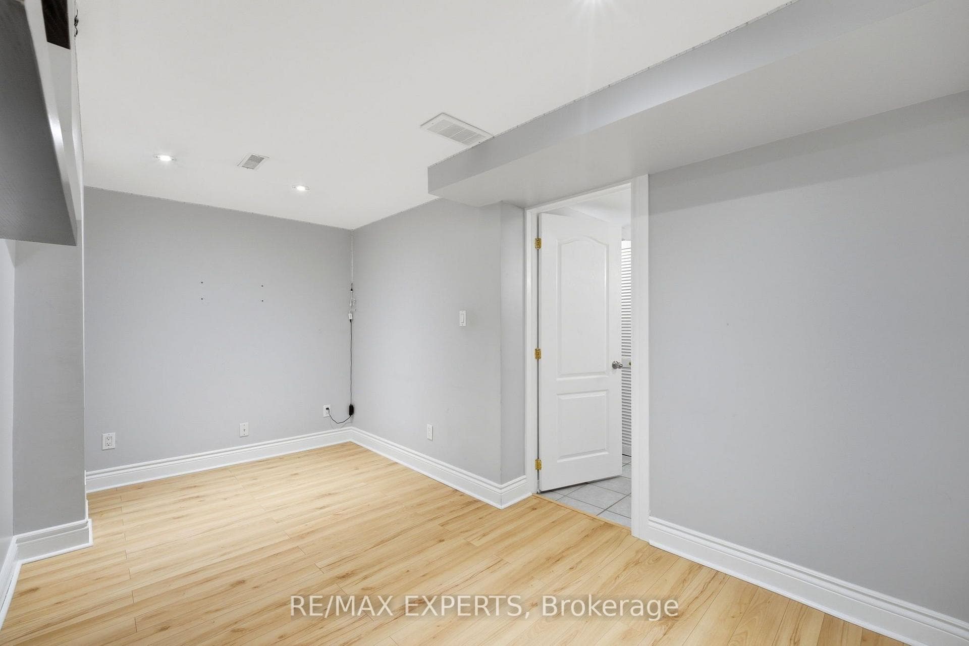80 Tania Crescent Unit 7 photo 32