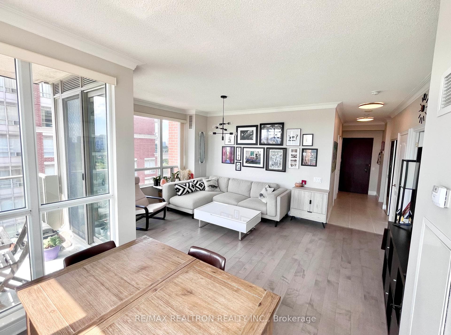 1 Clairtrell Road Unit 1205 photo 3