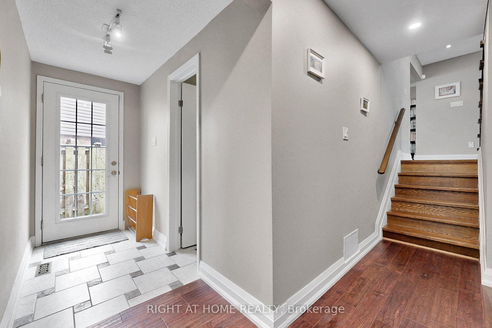 62 Kings College Road photo 31