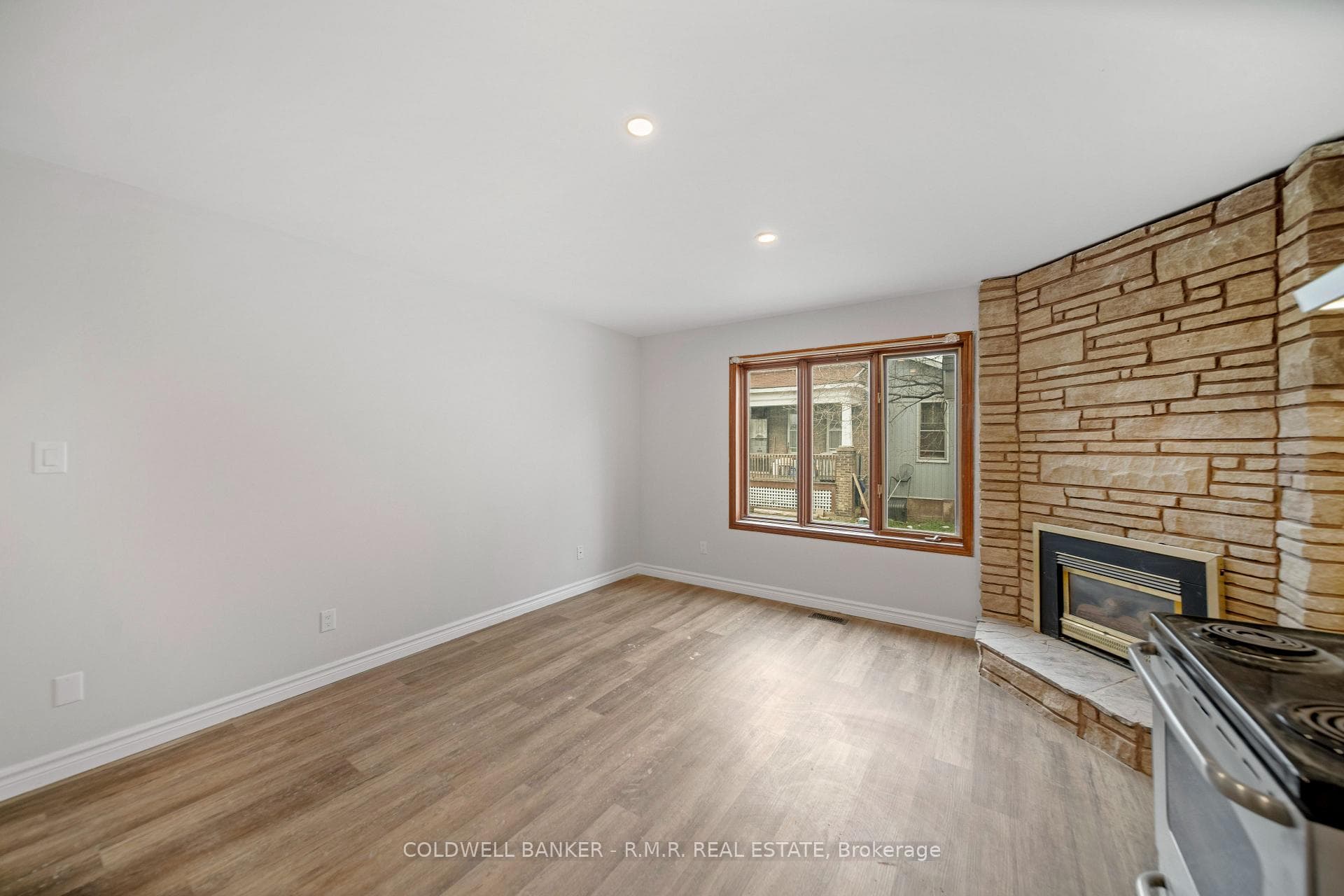 60 Albert Street photo 2