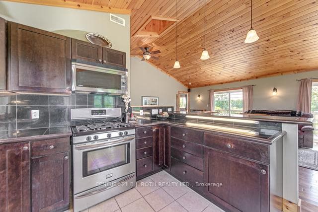1155 Jermey Road photo 5