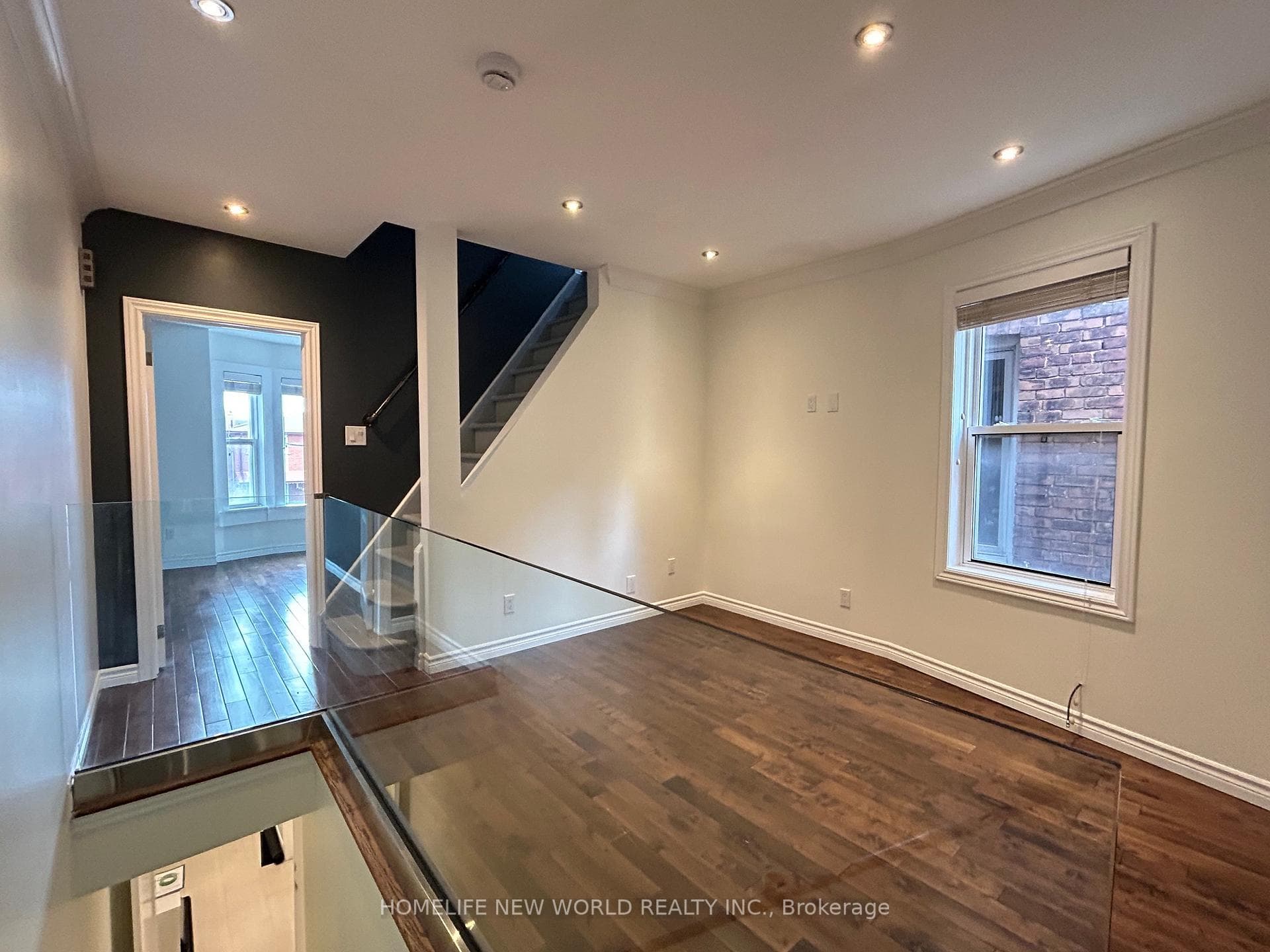 825 Ossington Avenue Unit 2nd Flr photo 8