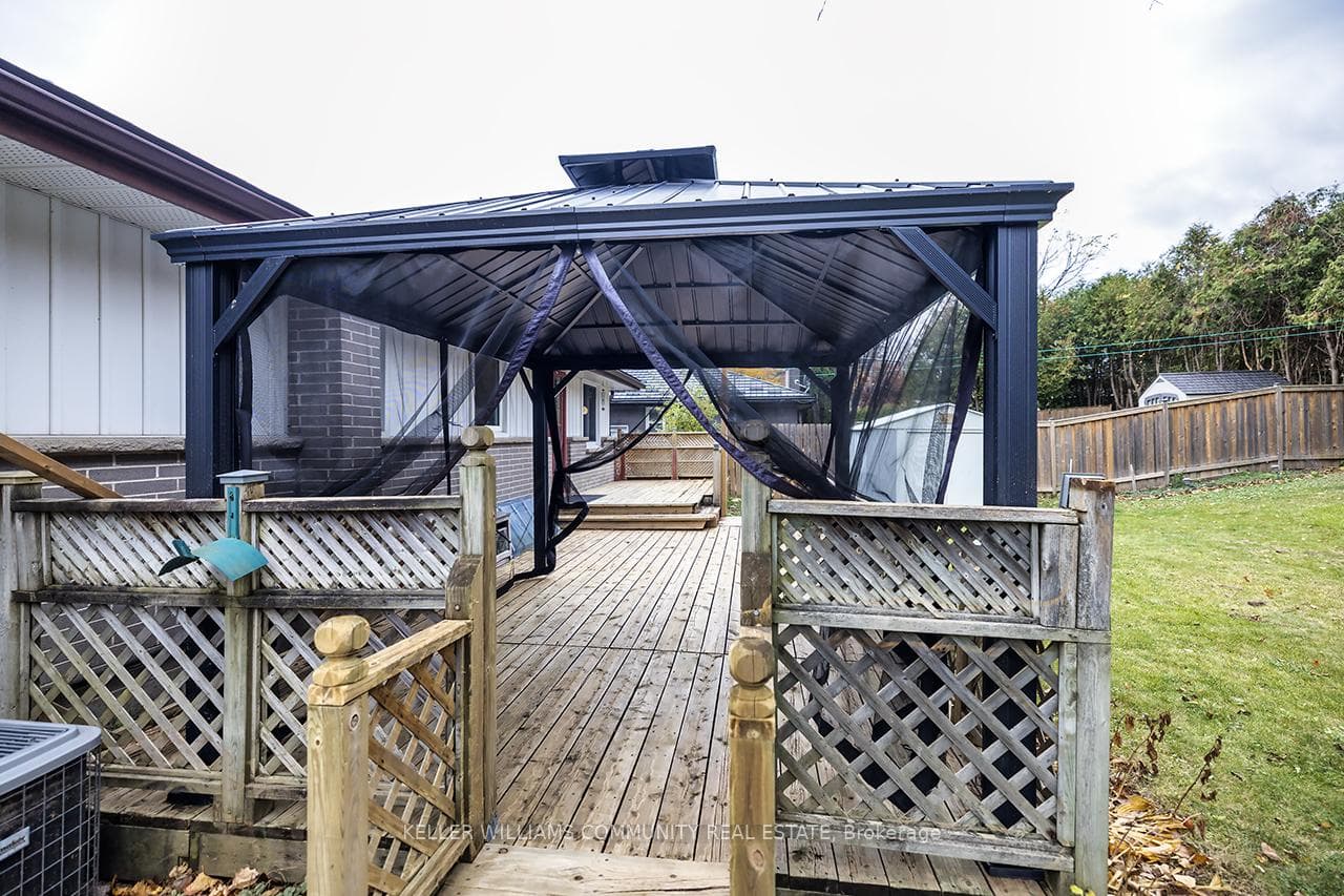 904 Sherbrooke Street photo 39