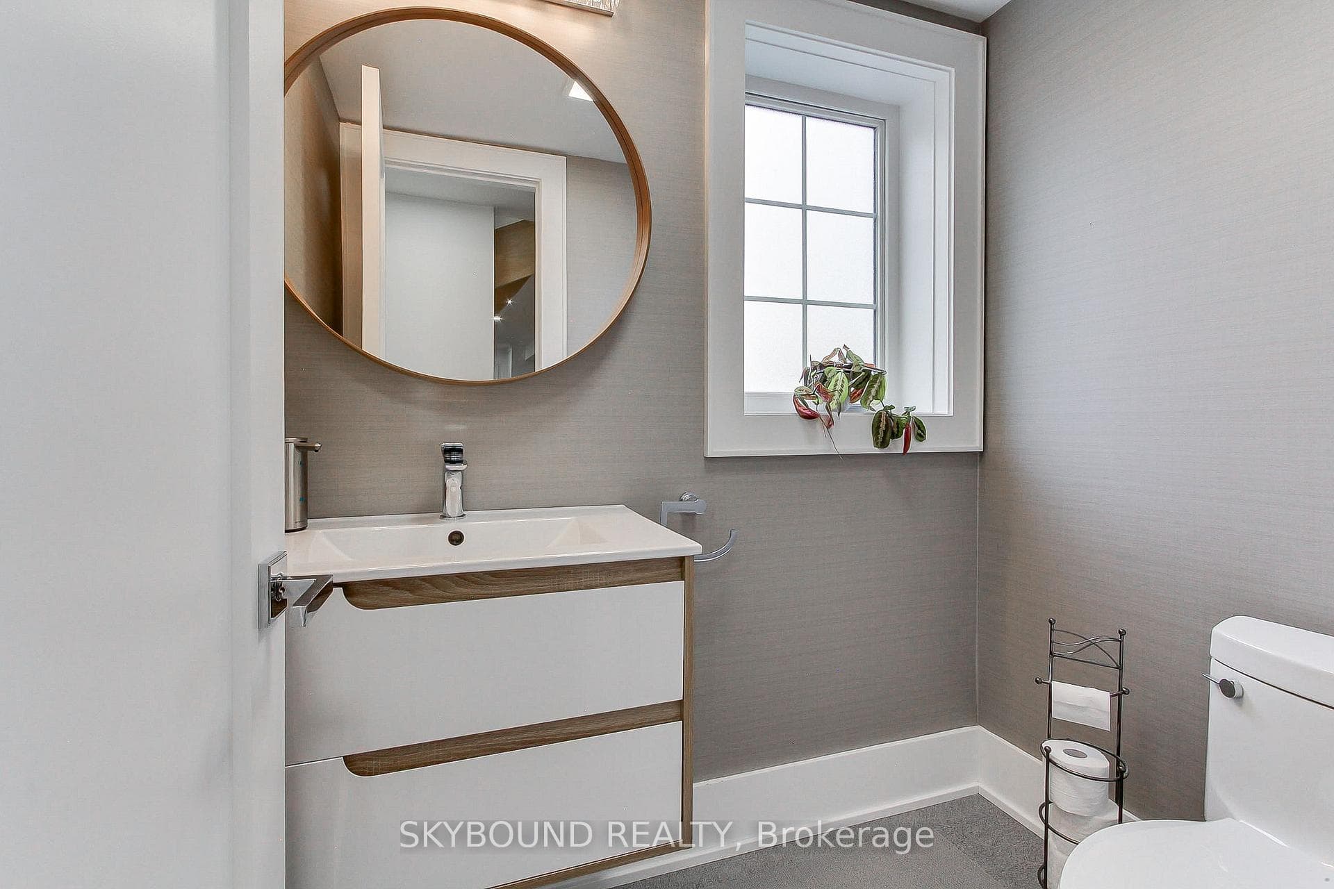 12 Queensborough Crescent photo 25