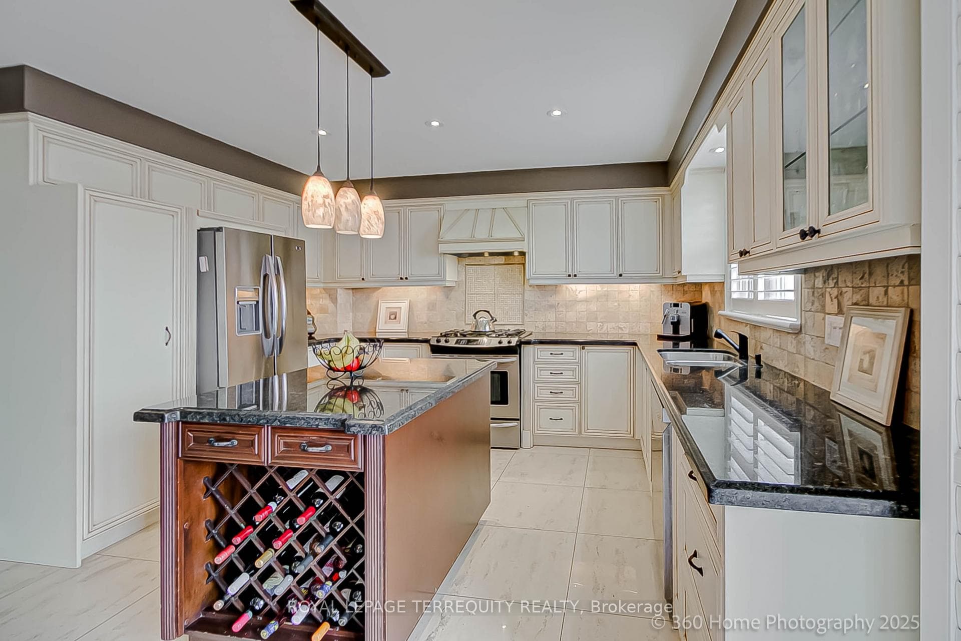 258 Landsbridge Street photo 10
