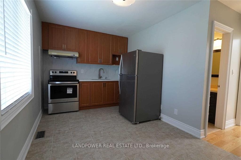 140 Manning Avenue Unit Upper photo 10