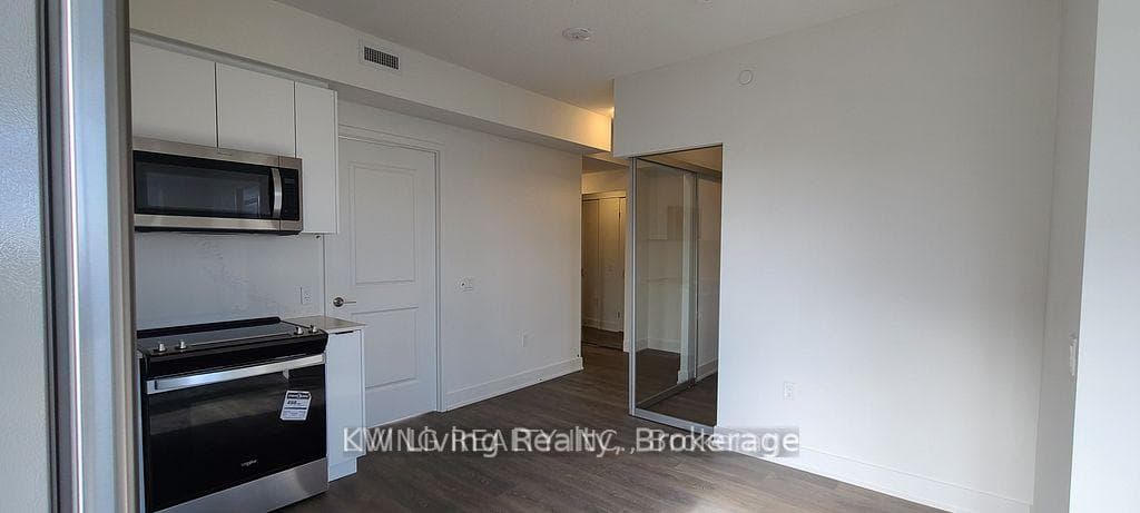 202 Burnhamthorpe Road Unit 1302W photo 6