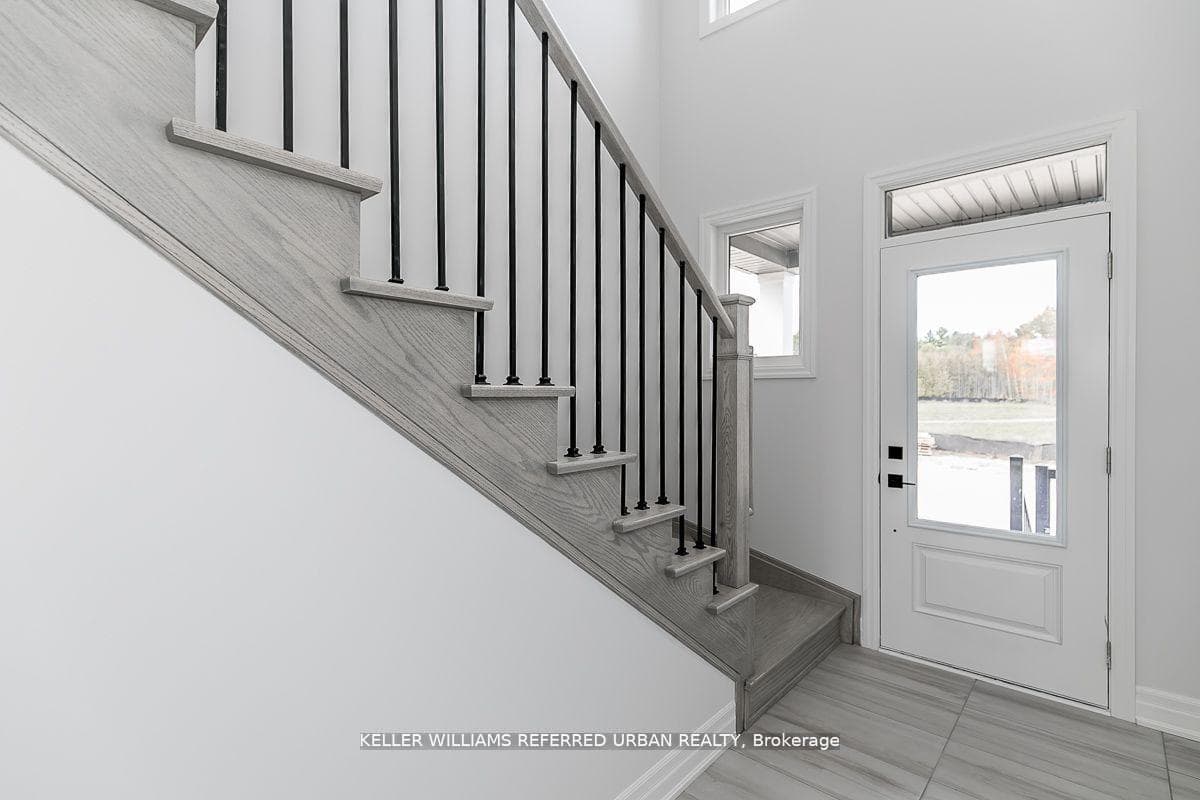 47 Federica Crescent photo 3