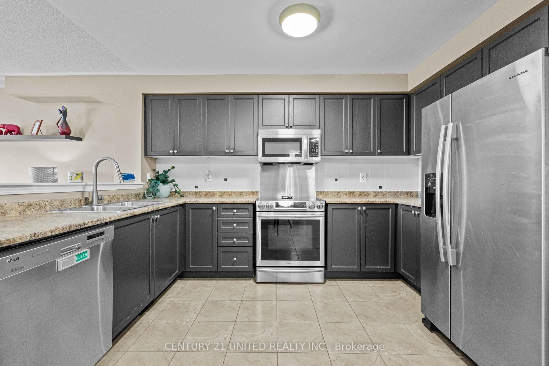 617 Tully Crescent photo 7