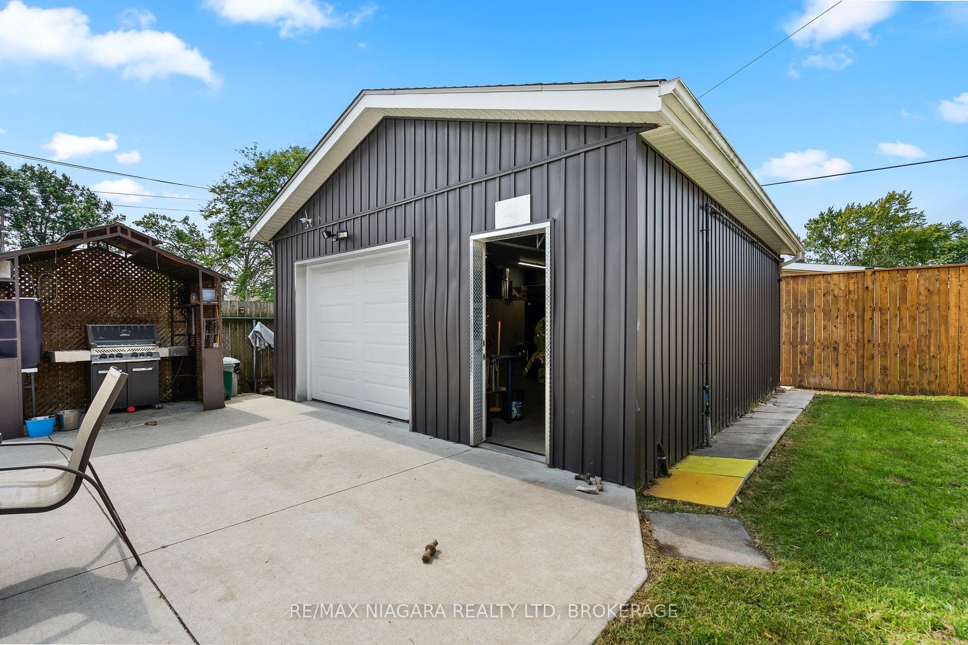 7463 Marieclaude Avenue photo 21