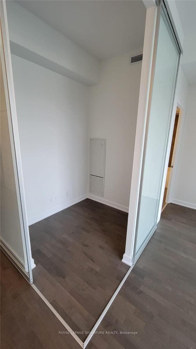 185 Roehampton Avenue Unit 610 photo 8