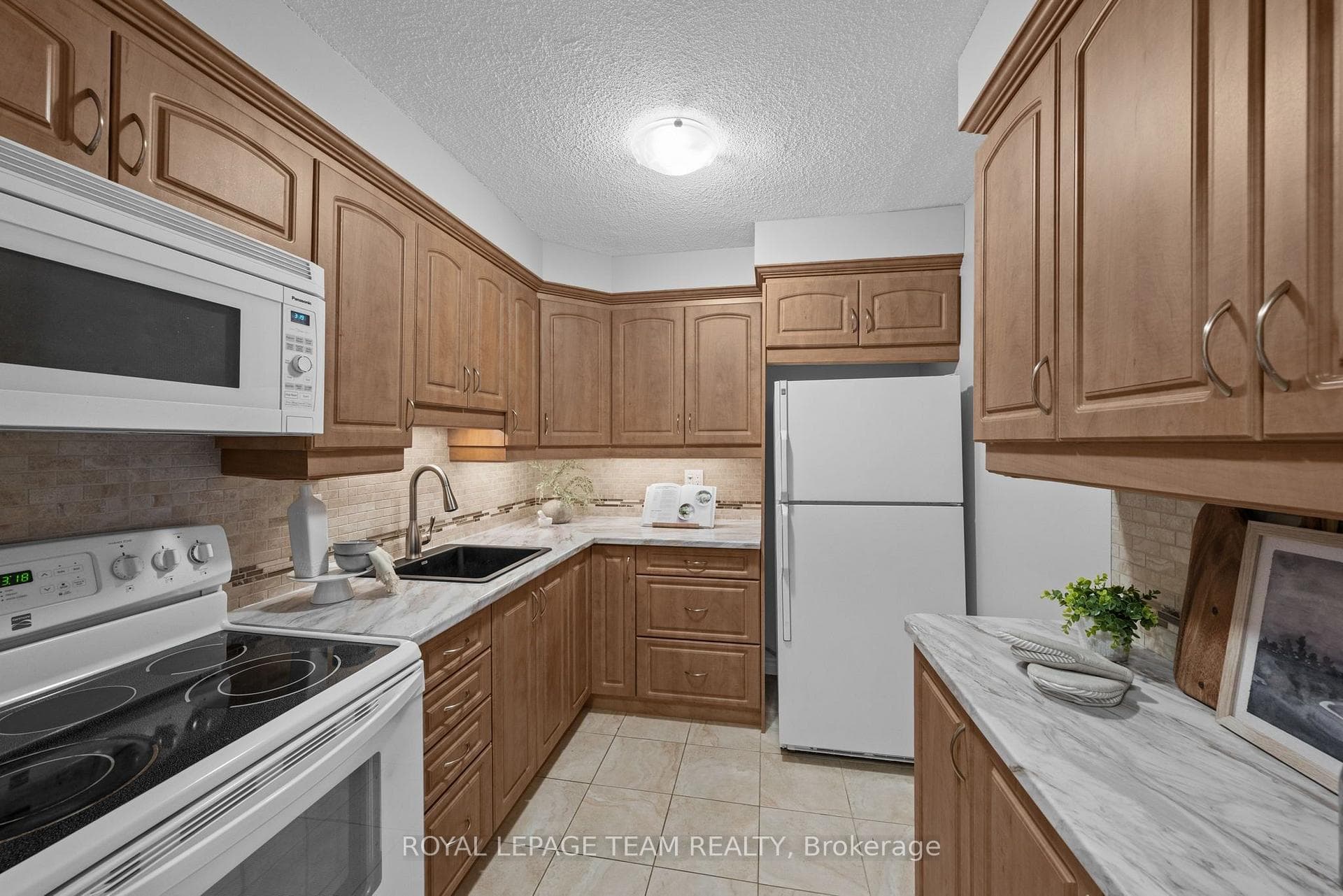 515 St Laurent Boulevard Unit 912 photo 11