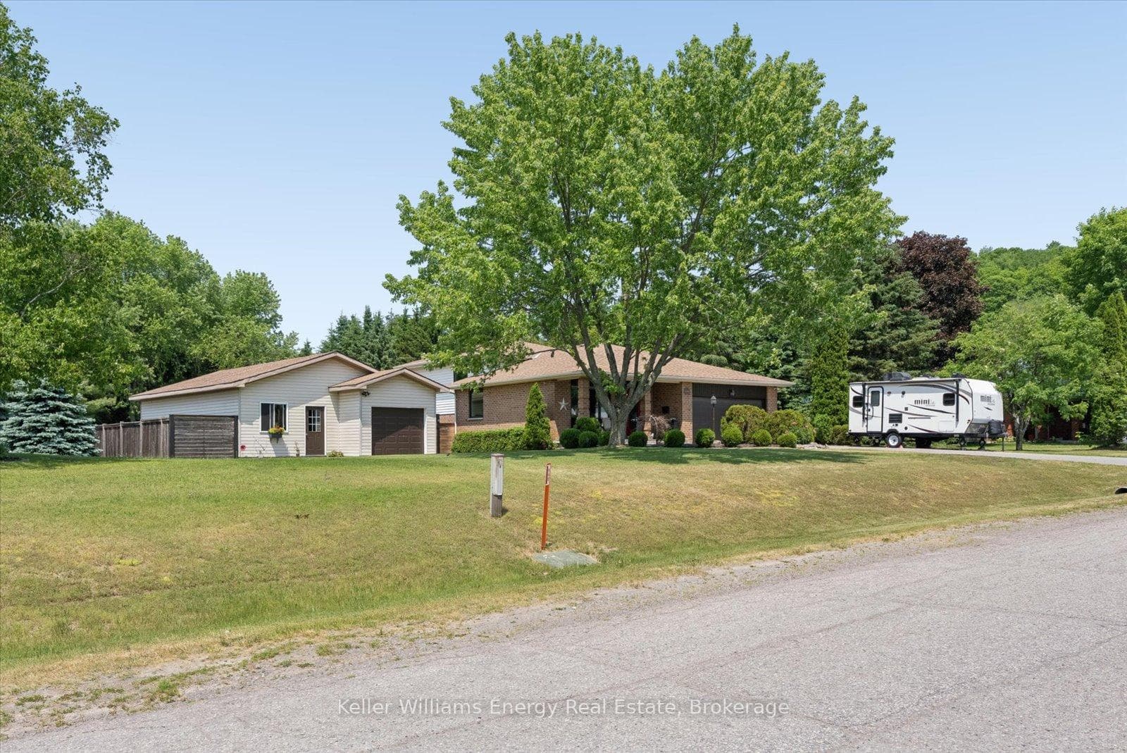 8280 Albert Court photo 2