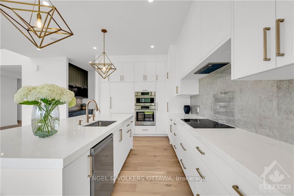 705 MCMANUS Avenue photo 8