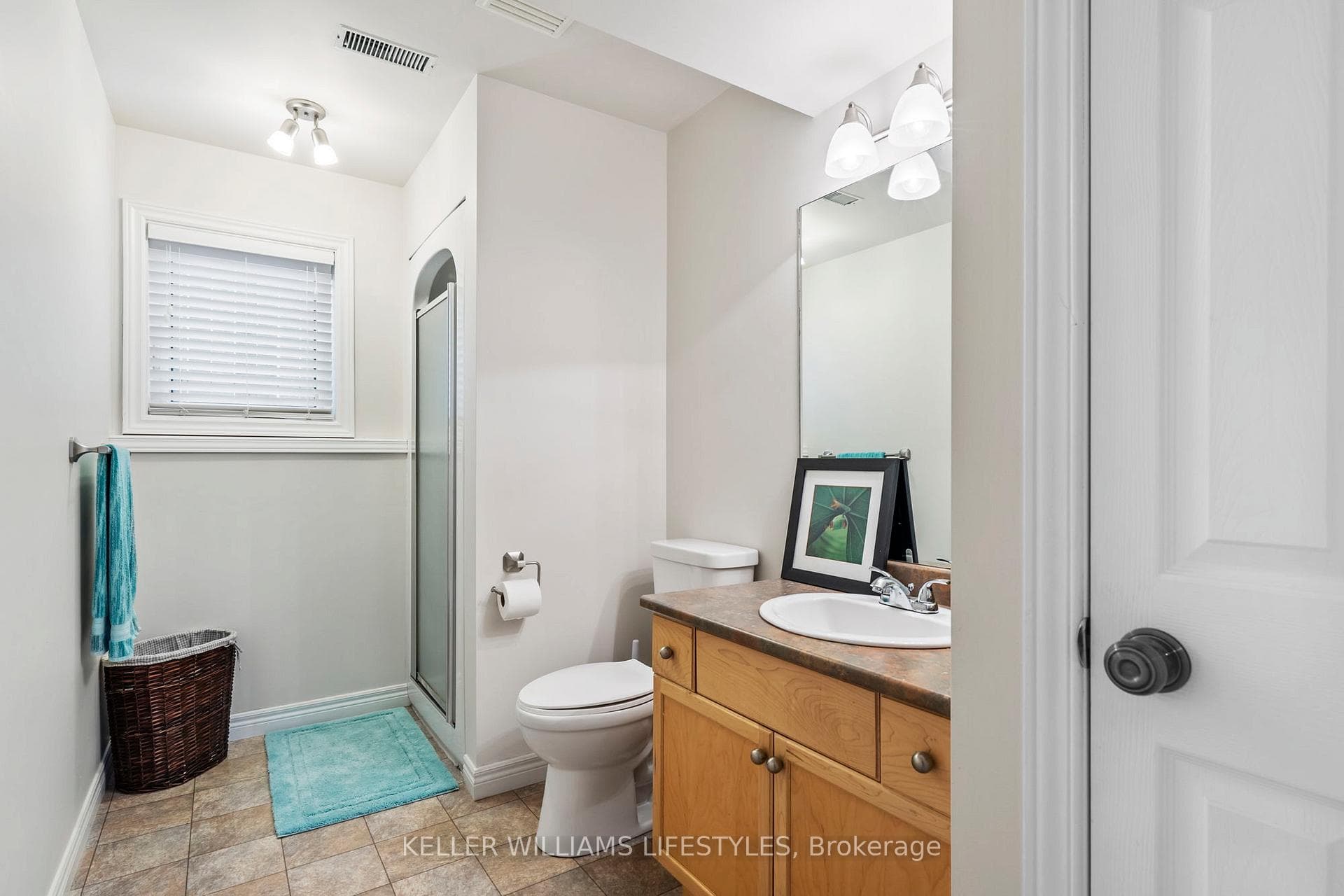 558 Helen Street photo 27