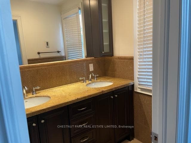 35 Edith Drive photo 12