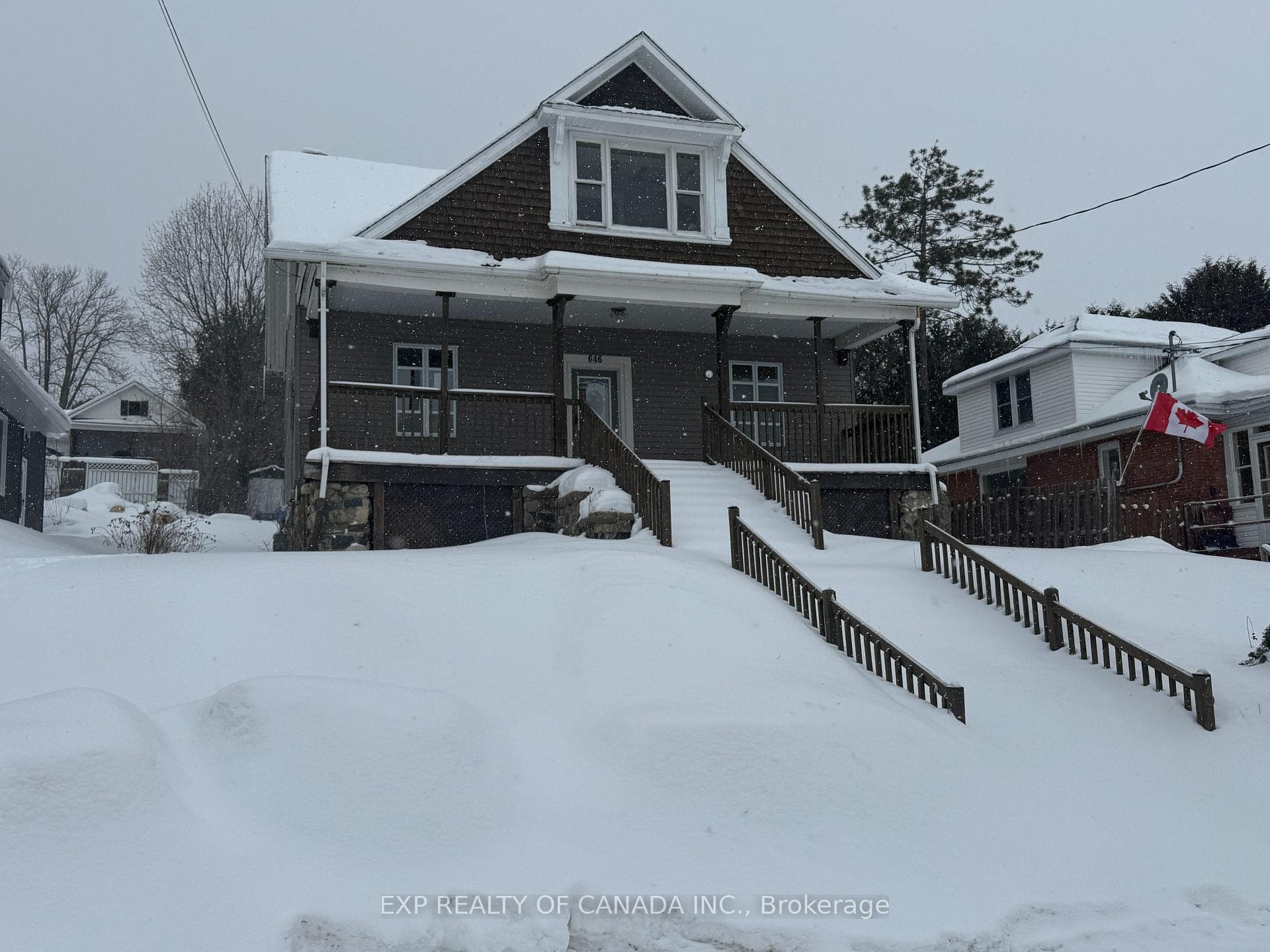 646 Brewster Street photo 1