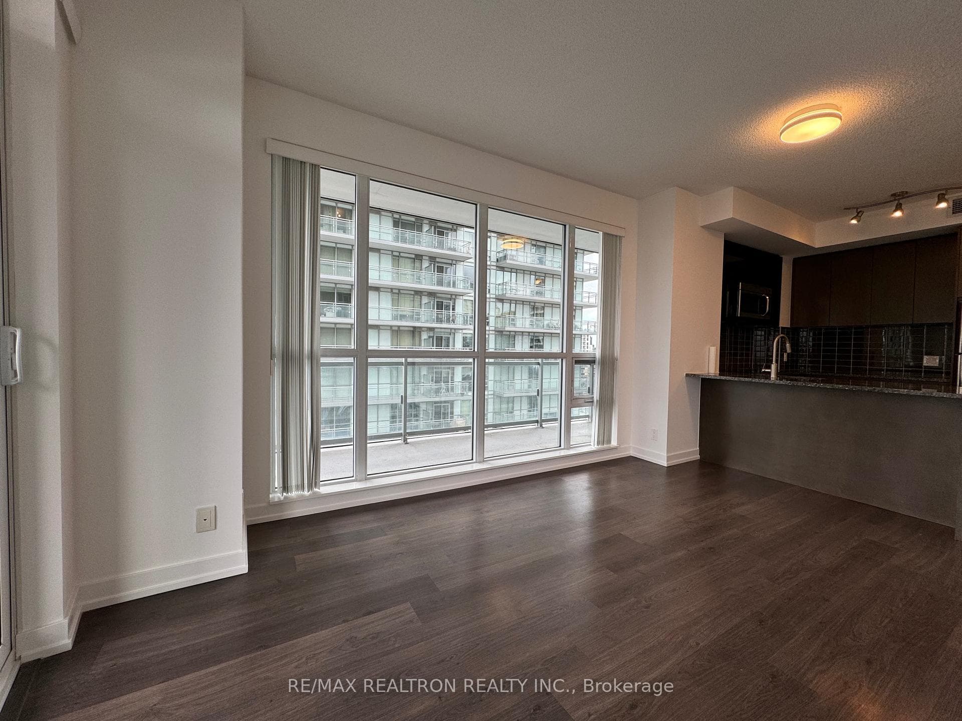 89 Dunfield Avenue Unit 1605 photo 20