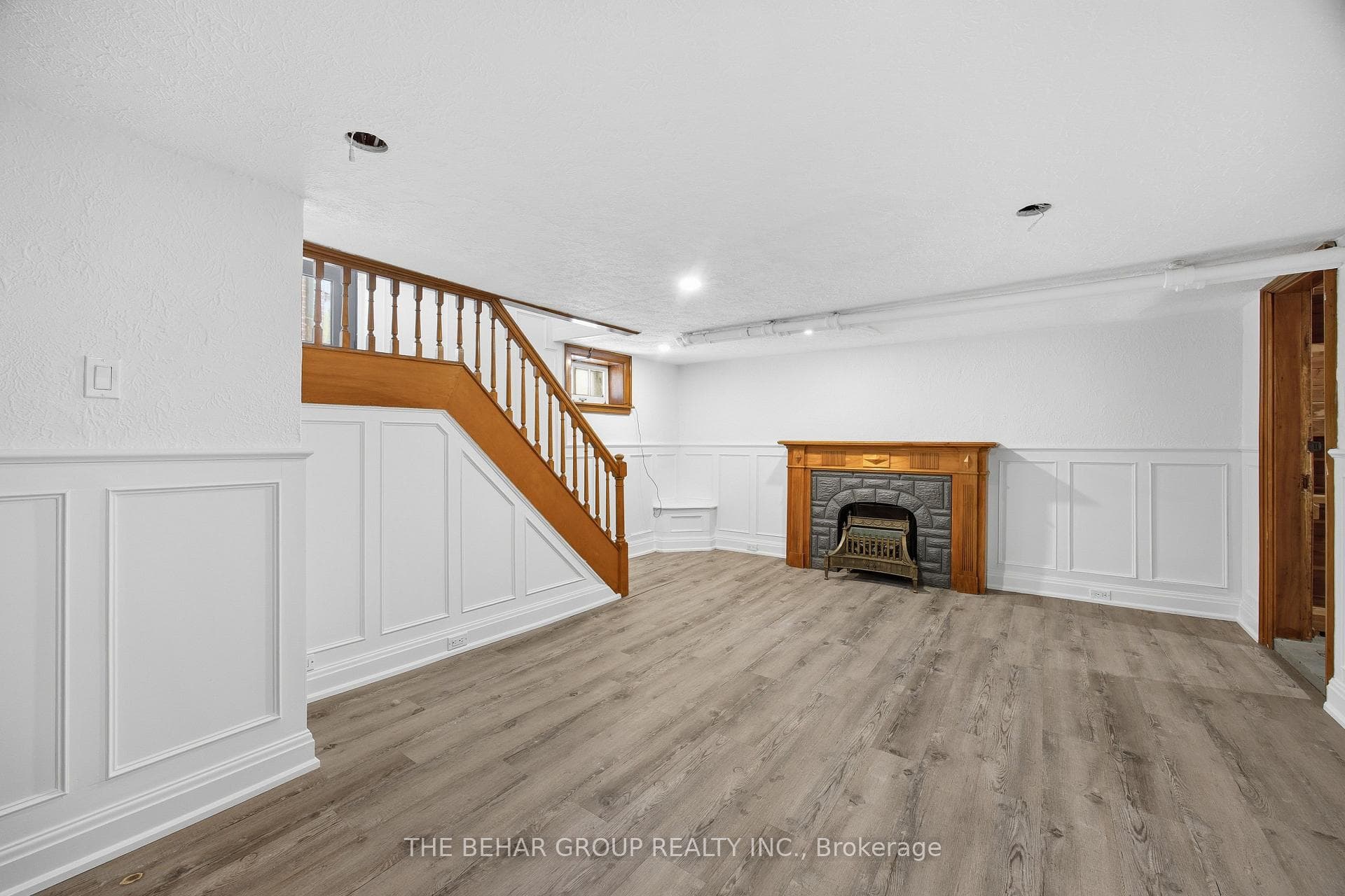 241 Lonsmount Drive photo 40
