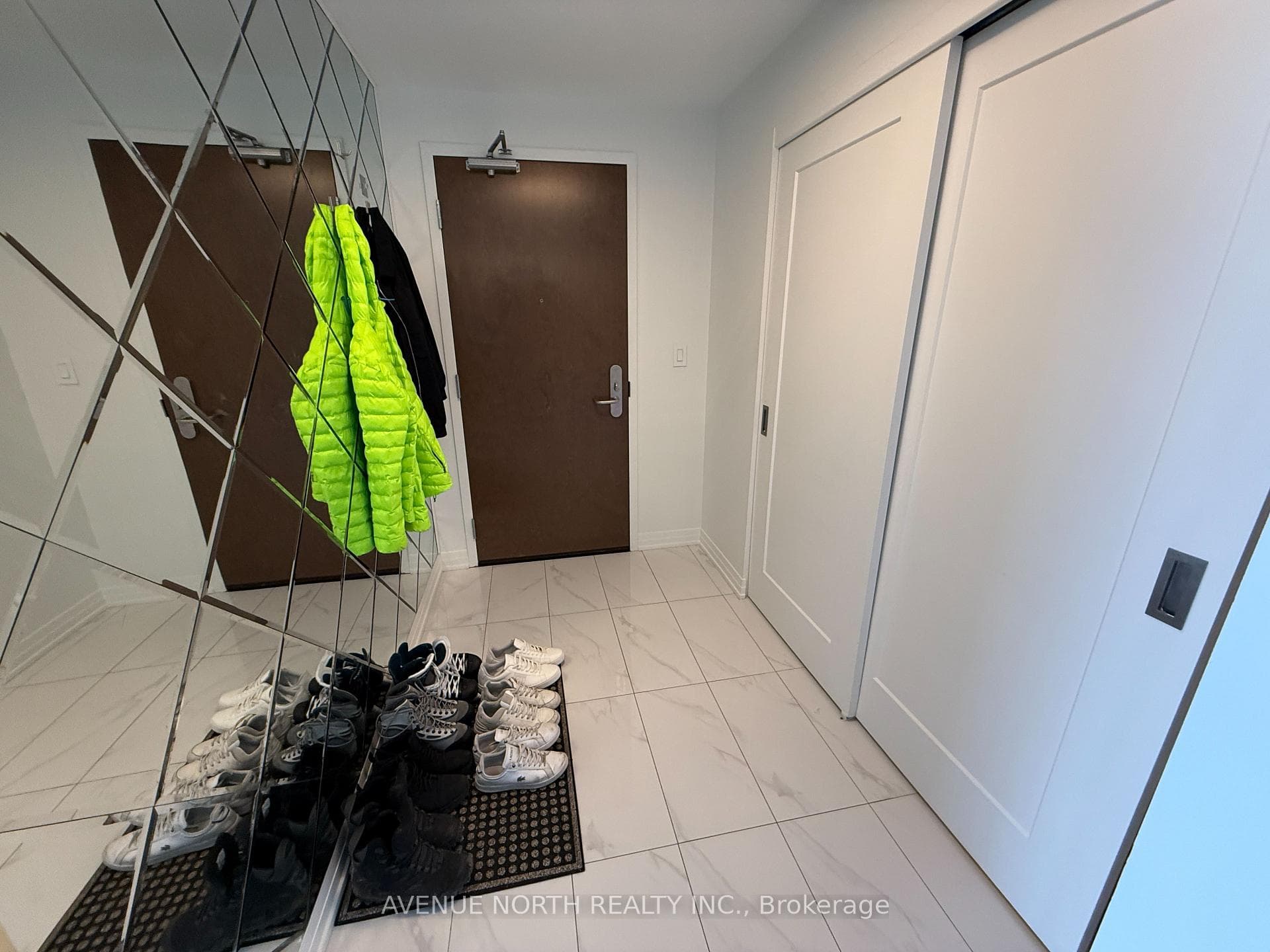 805 carling Avenue Unit 3302 photo 2