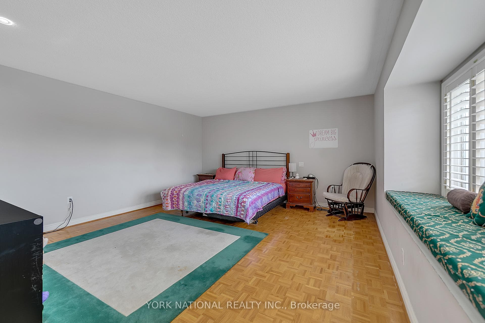 7 Wendover Court photo 24