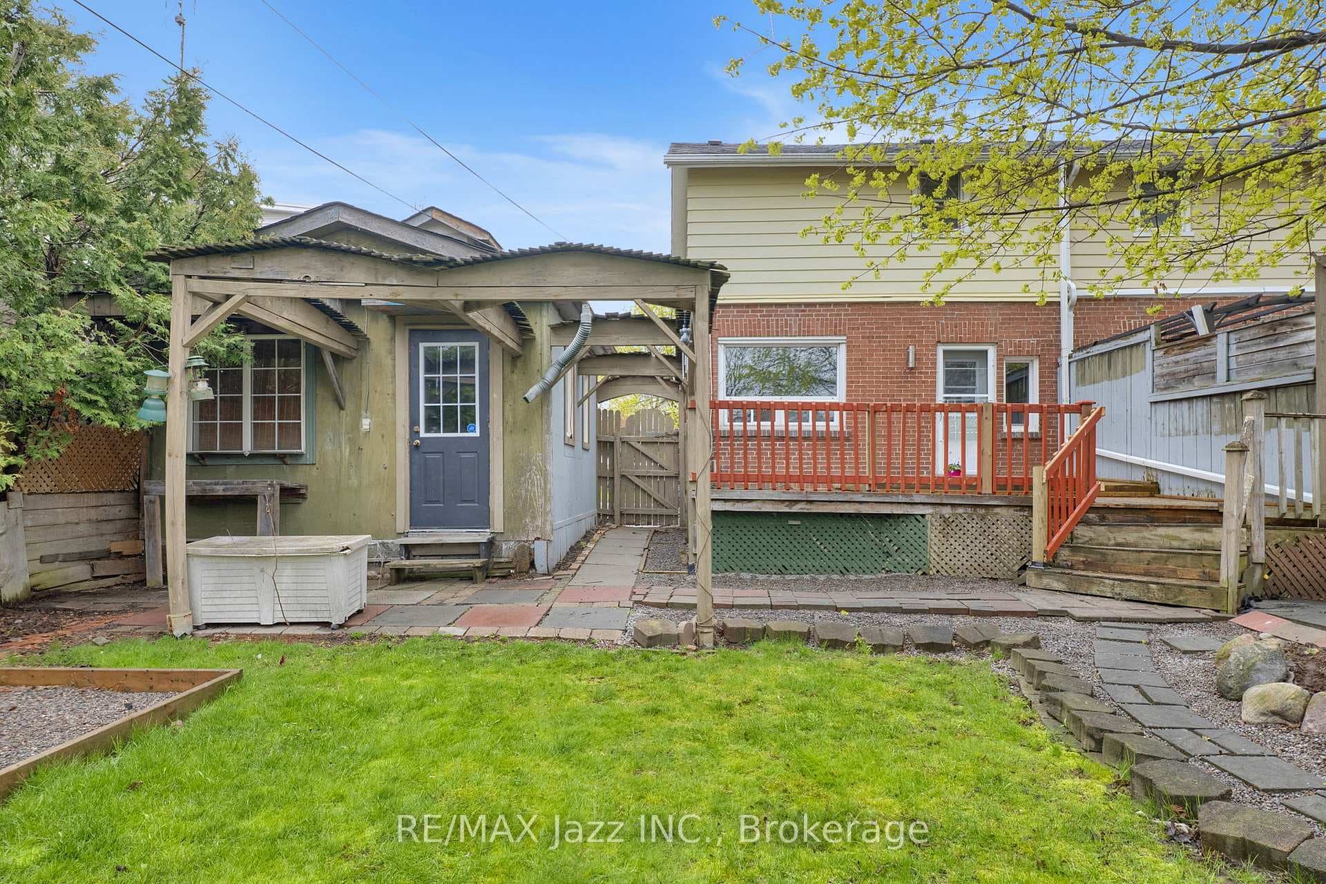 636 Carnegie Avenue photo 30