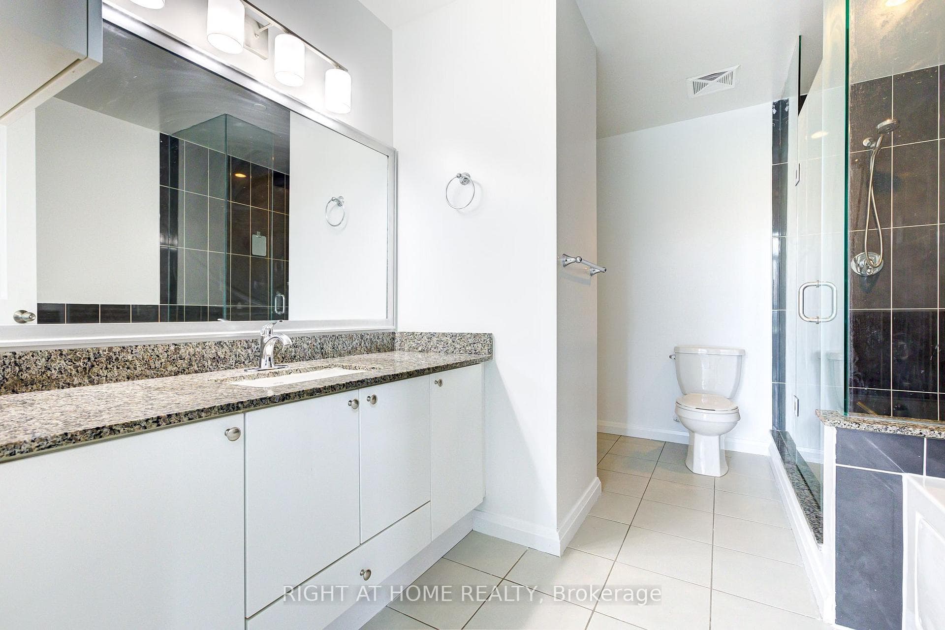 55 Eglinton Avenue Unit 101 photo 19