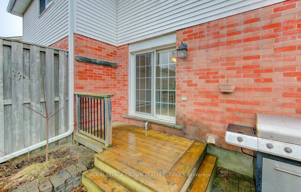 828 Elgin Street photo 26