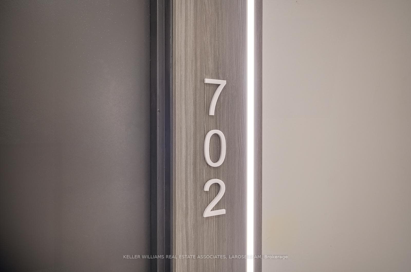 220 Missinnihe Way Unit 702 photo 3