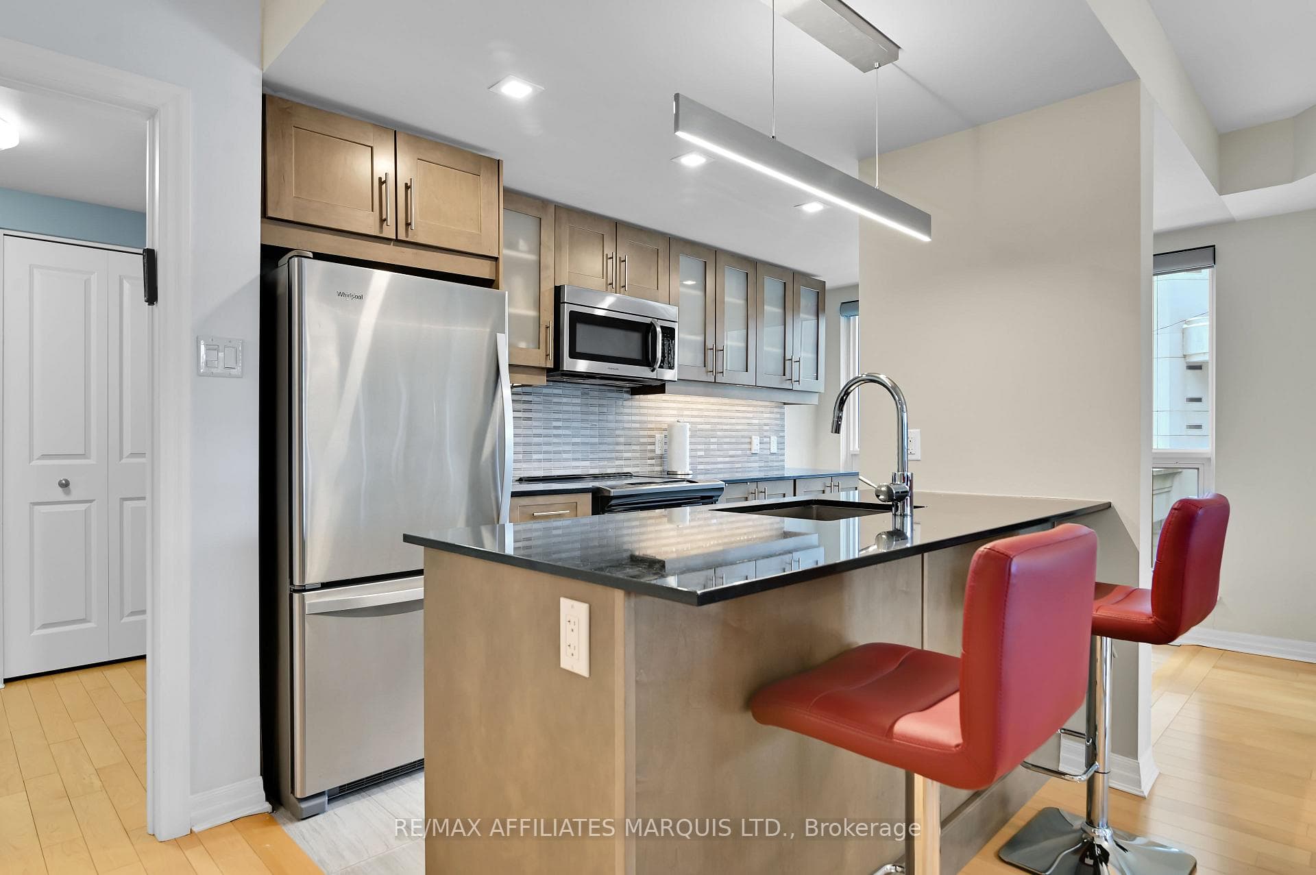 242 Rideau Street Unit 301 photo 11