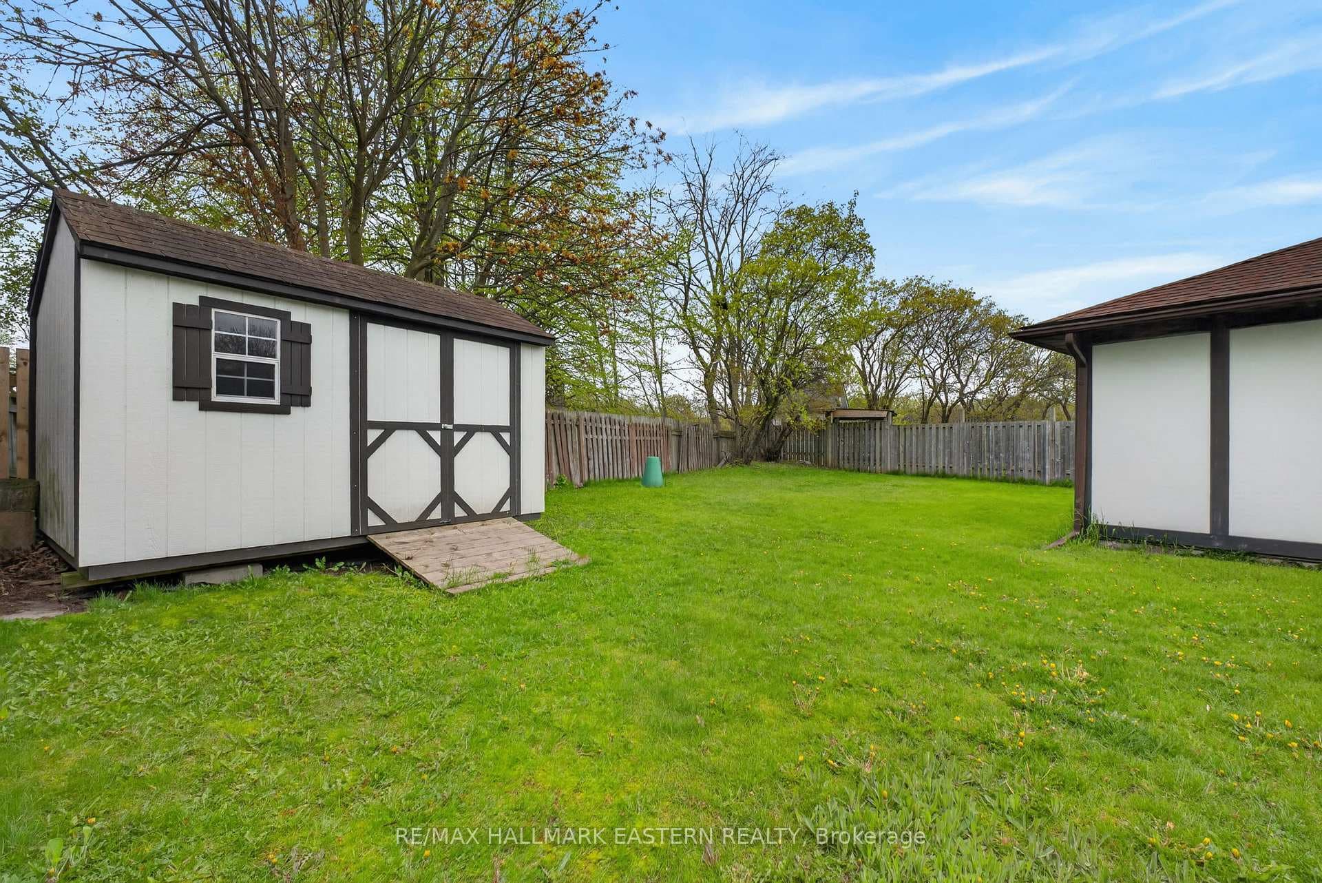 1121 Norman Crescent photo 33