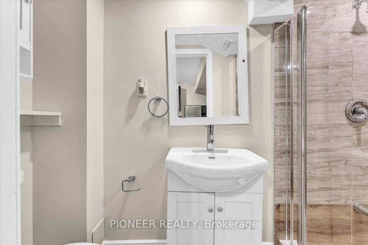 22 Wolverton Crescent photo 34