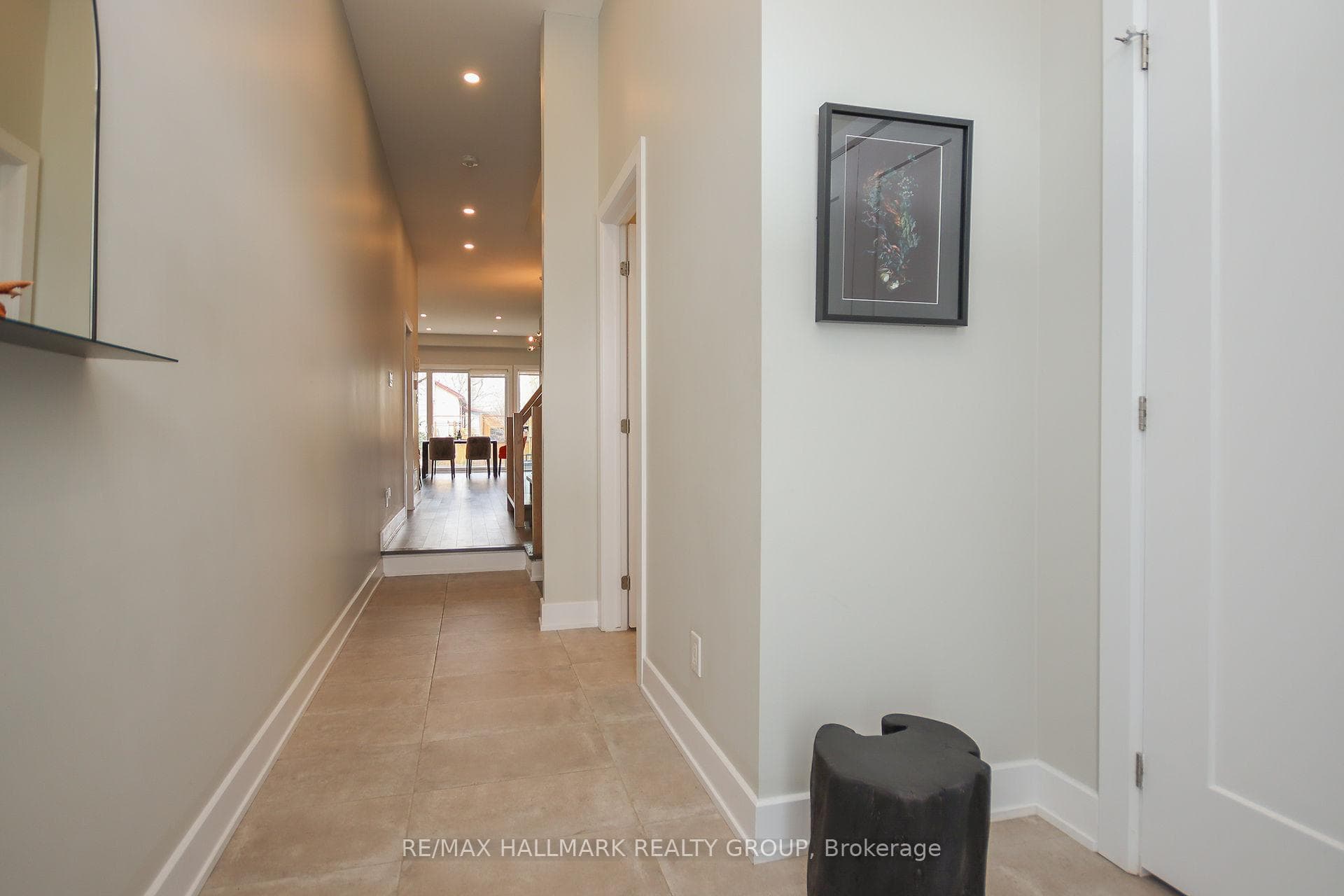225 Royal Avenue photo 3