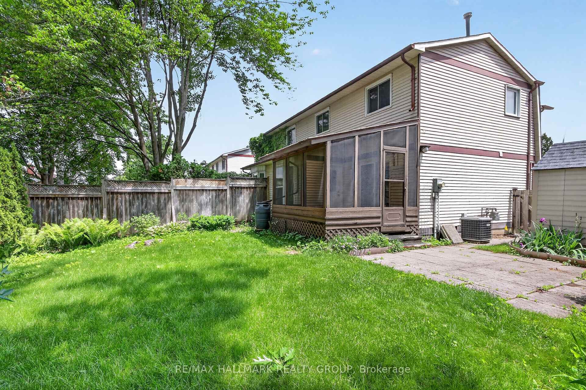 38 Amherst Crescent photo 32