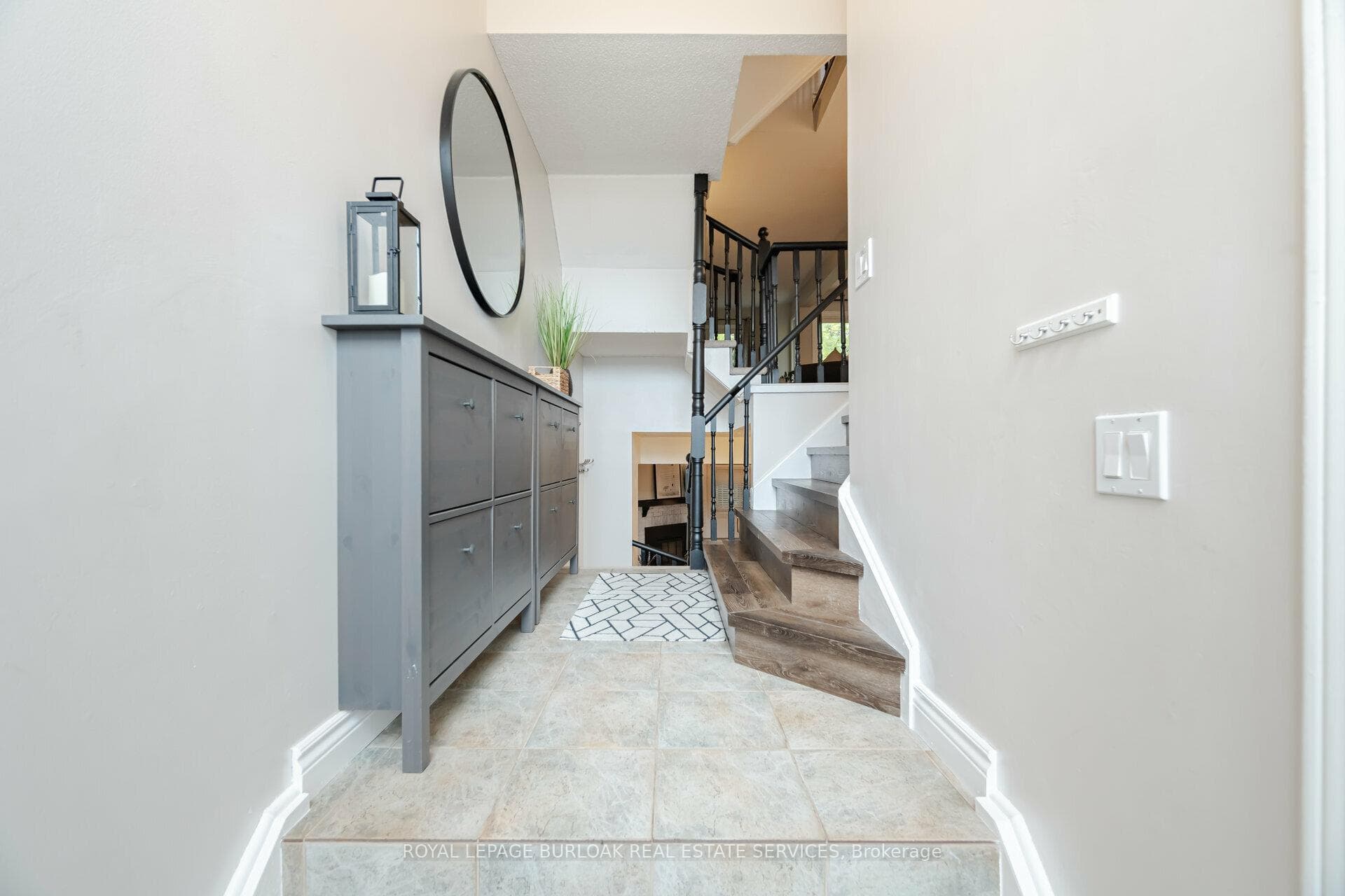 1138 Leewood Drive photo 3