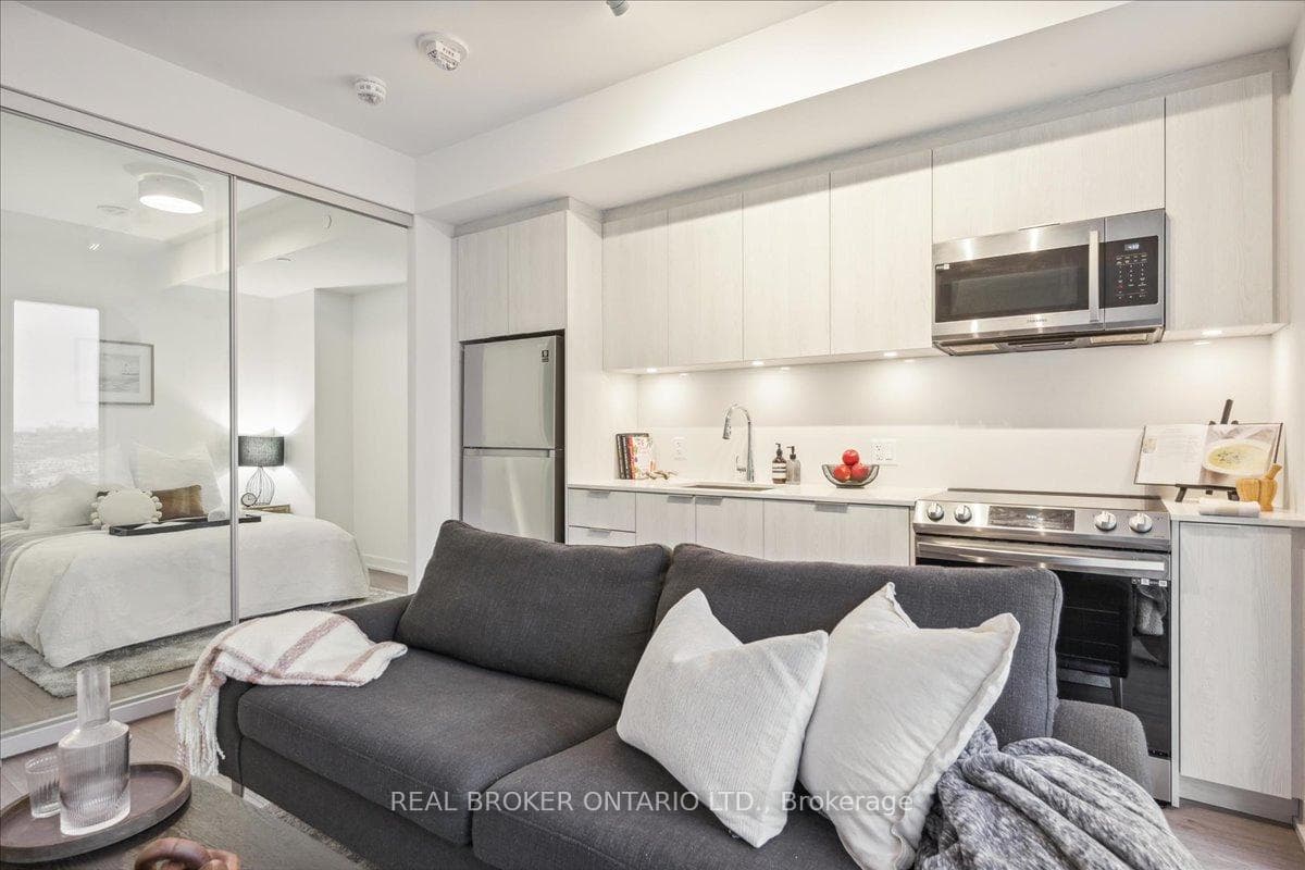 357 King Street Unit 2201 photo 4