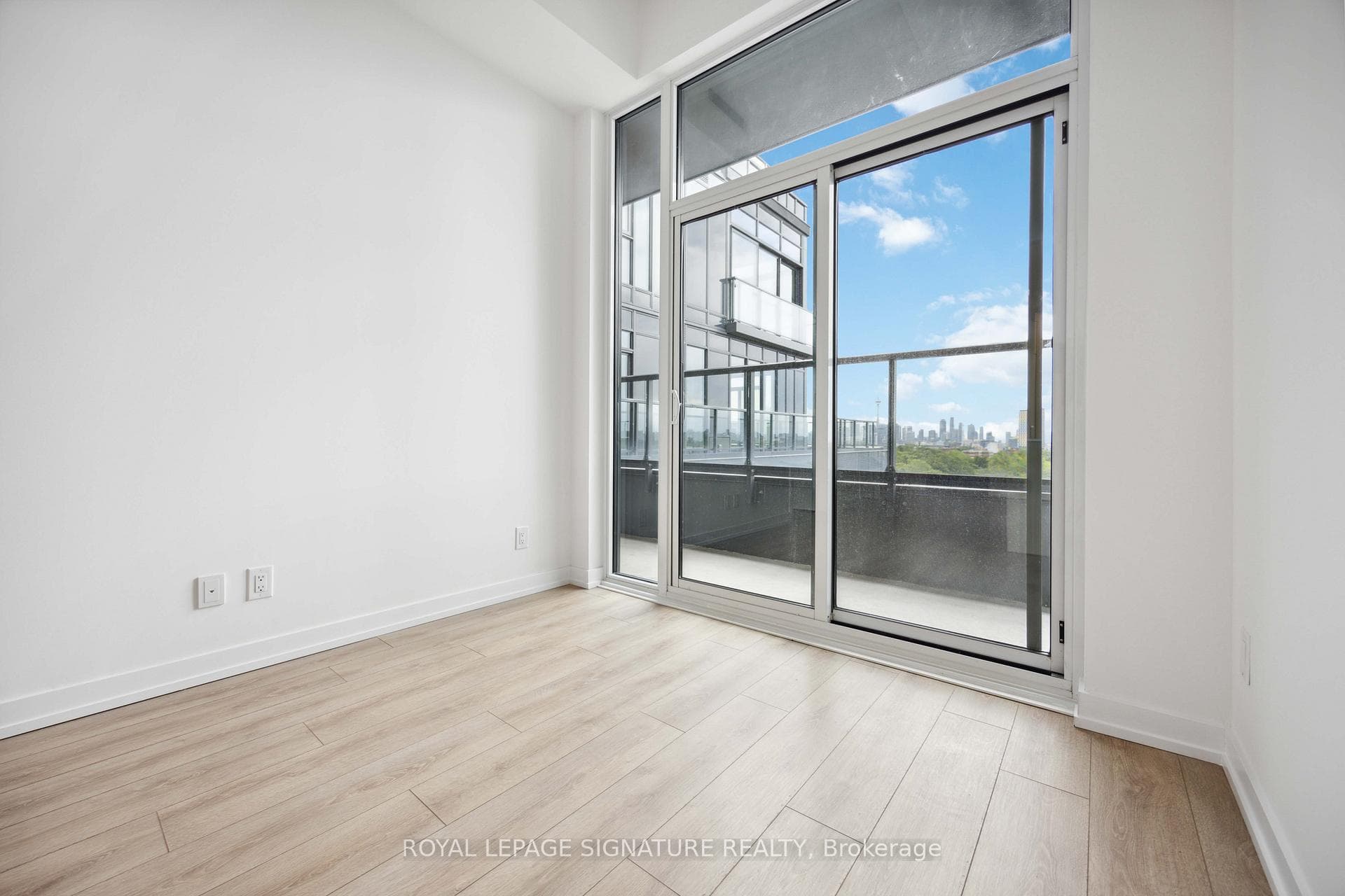 500 Dupont Street Unit 818 photo 6
