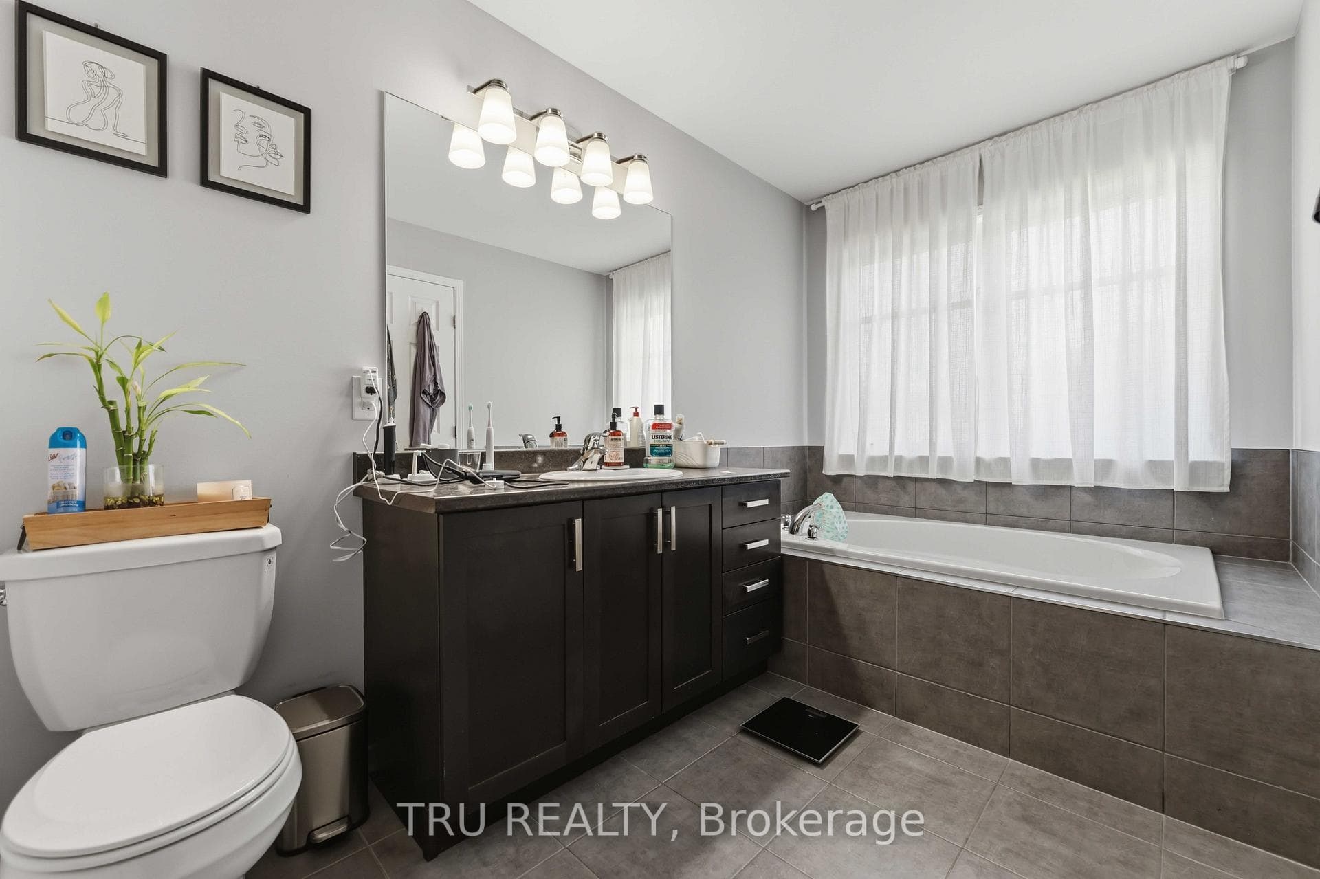 205 Losino Crescent photo 21