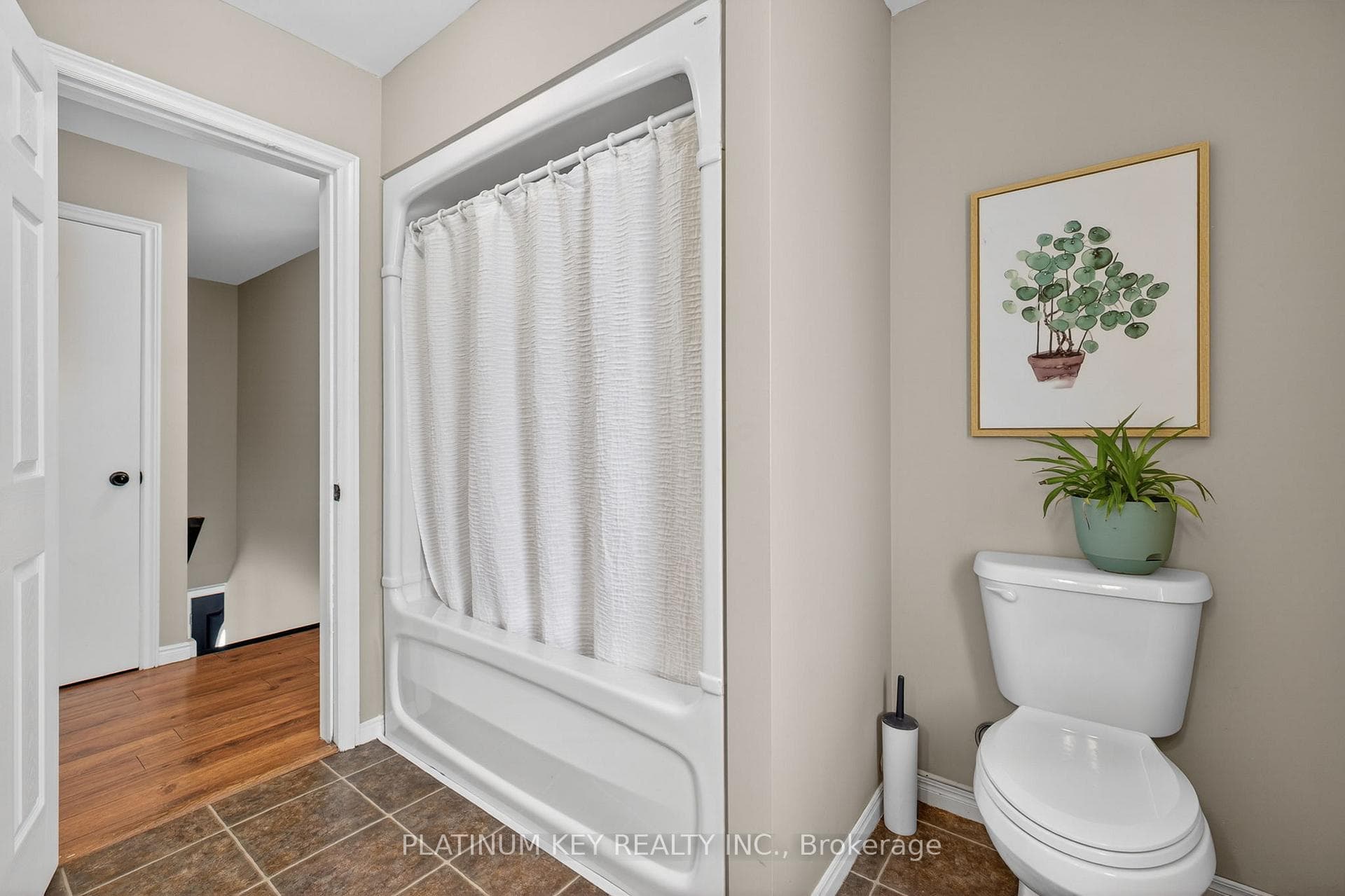 65 Wellington Street photo 26