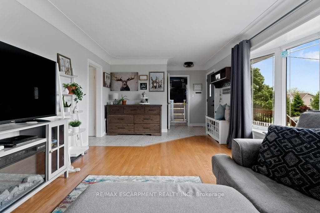 4002 HIXON Street photo 9