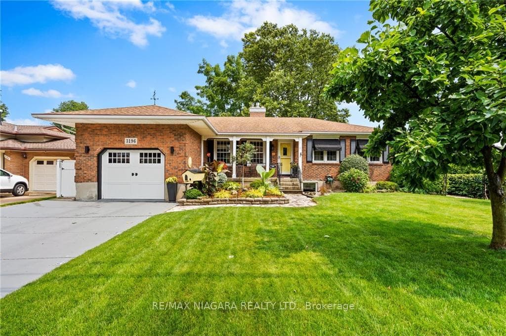 3196 St. George Avenue photo 1